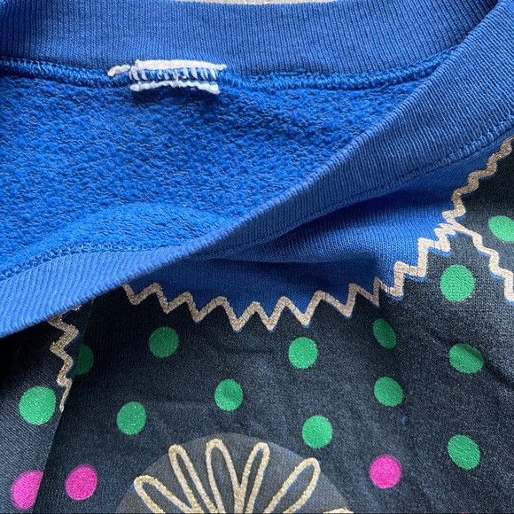 Vintage Sweatshirt Blue Geometric Floral Design Size Medium - Picture 6 of 7